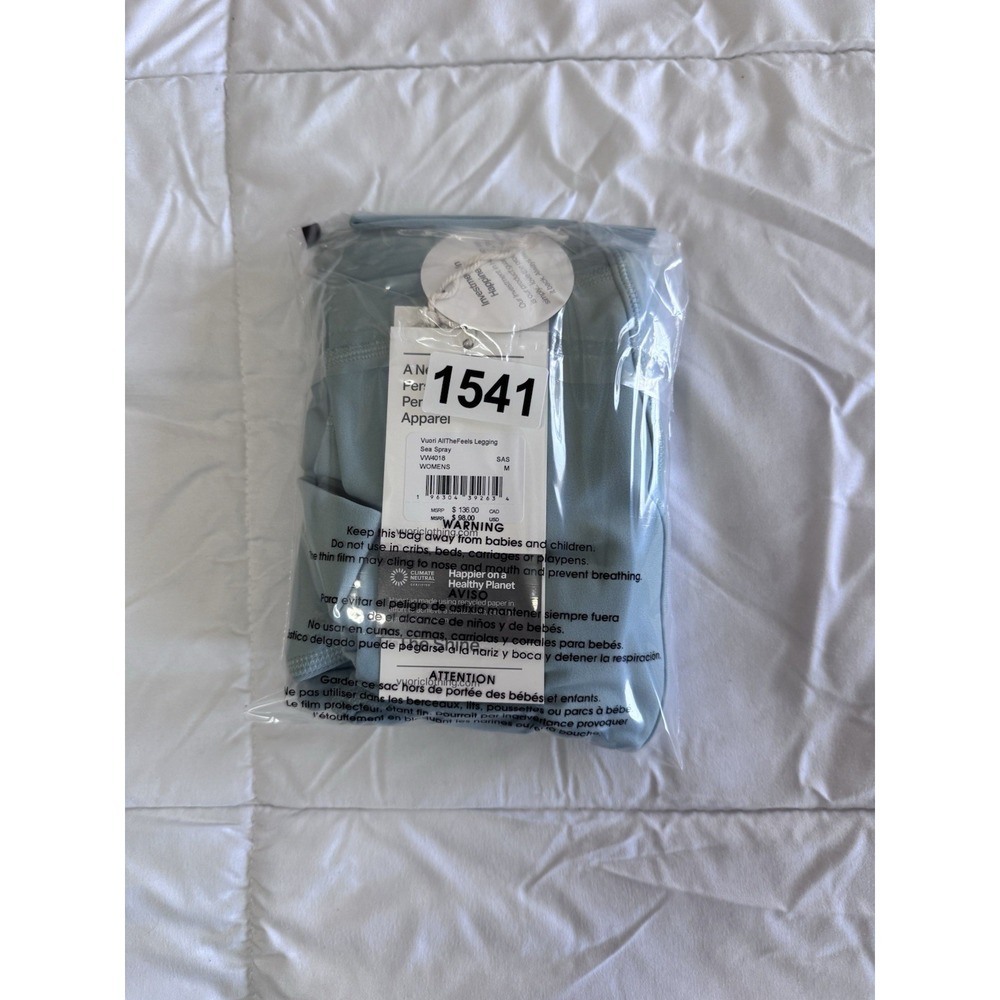 New Vuori AllTheForm Legging Size Medium Sea Spray Blue Stretchy Workout NWT - Picture 10 of 10